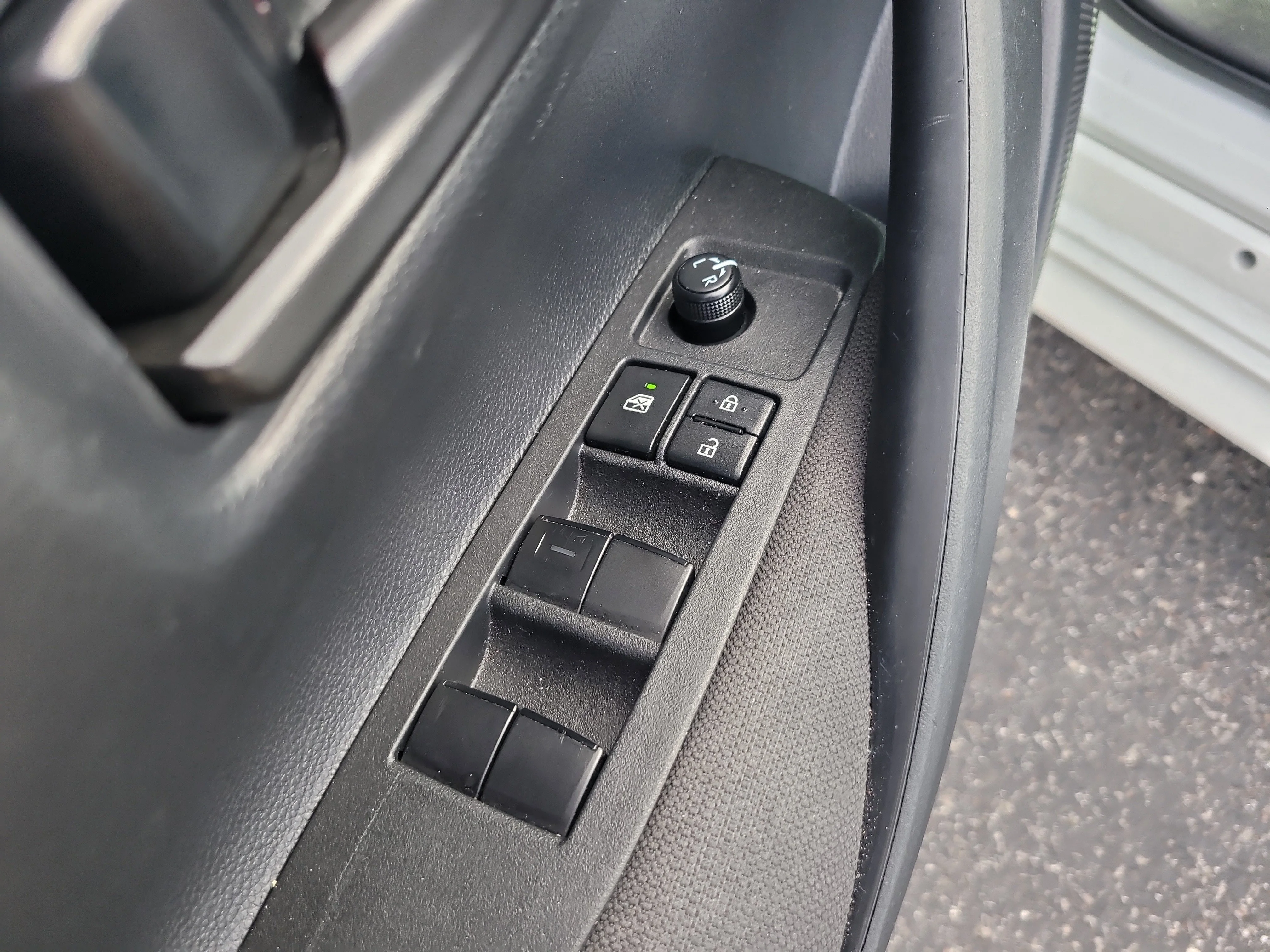 Used 2025 Ice Toyota LE image 15