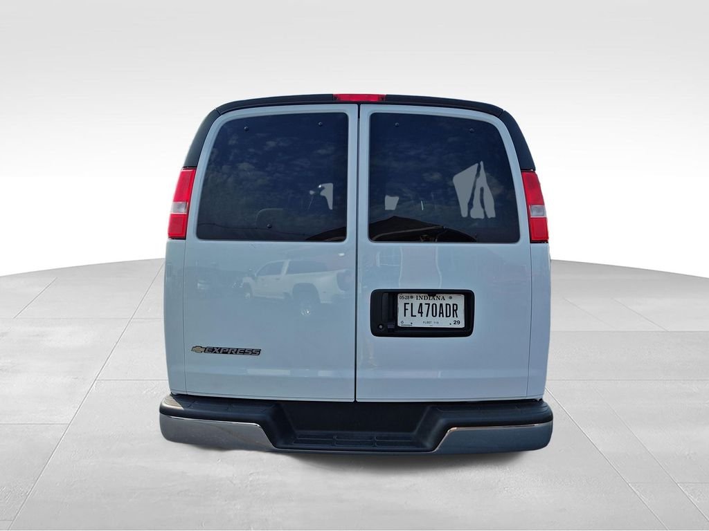 Used 2025 White Chevrolet LT image 4