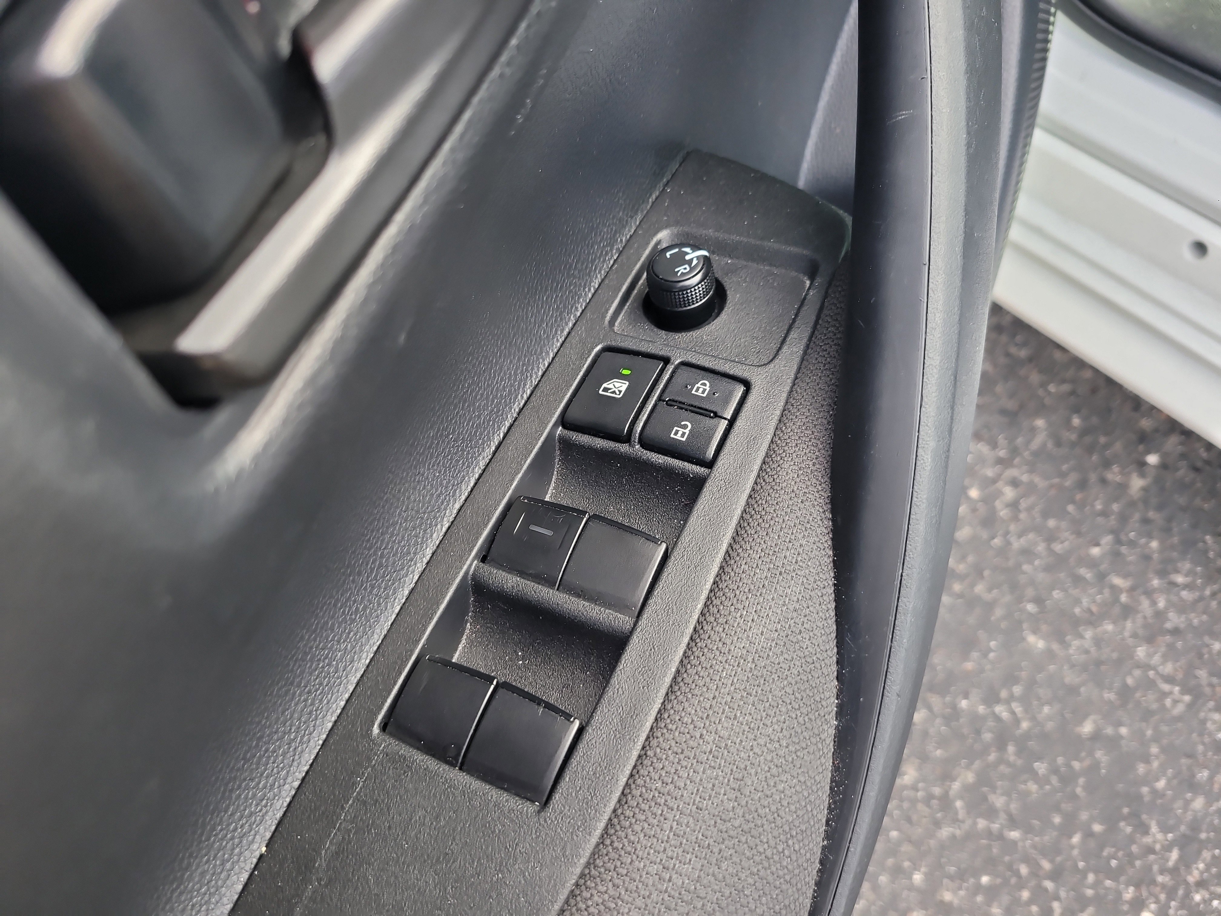 Used 2025 Ice Toyota LE image 15
