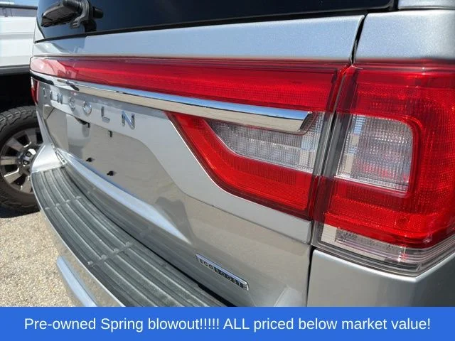 Used 2016 Silver Lincoln Select image 10