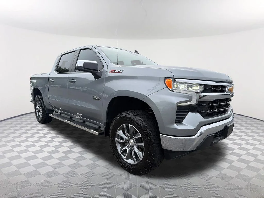 Used 2024 Gray Chevrolet LT image 3