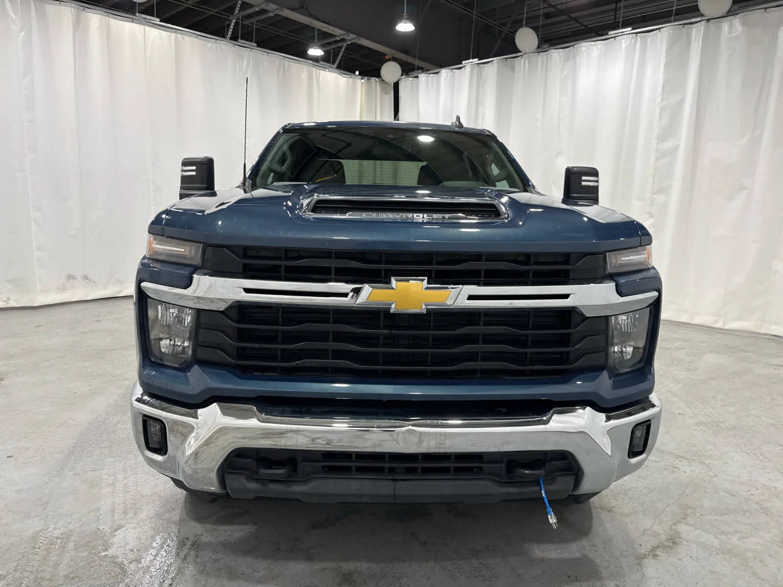 Used 2026 Lakeshore Blue Metallic Chevrolet LT image 8