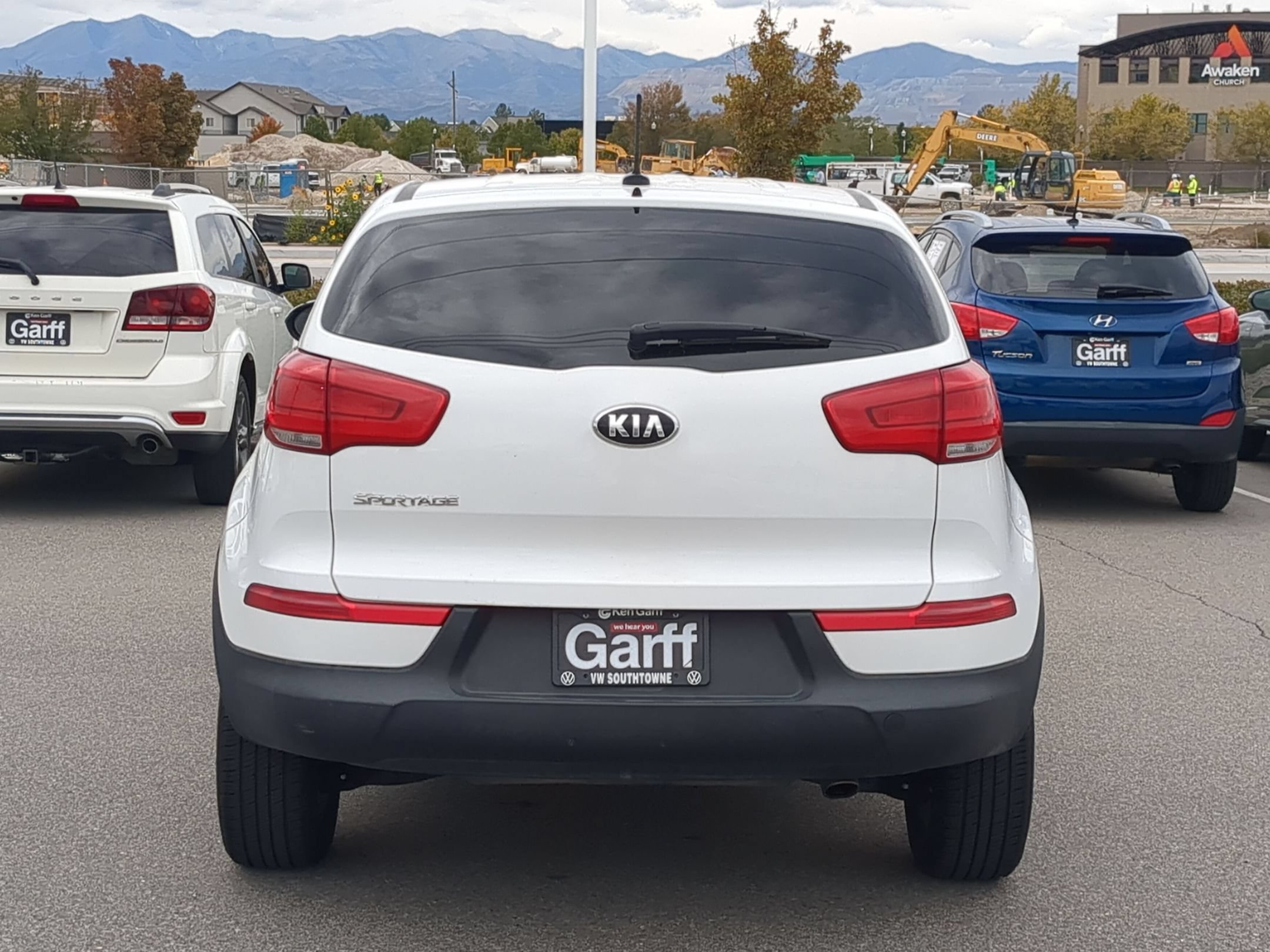Used 2016 Clear White Kia LX image 4