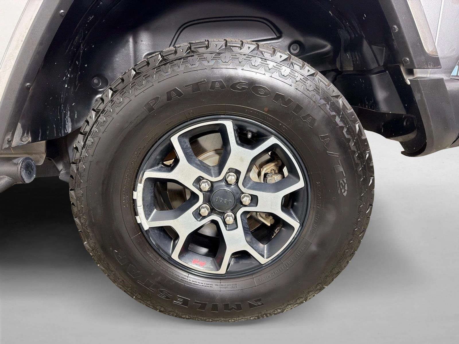 Used 2019 Billet Silver Metallic Clearcoat Jeep Rubicon image 21