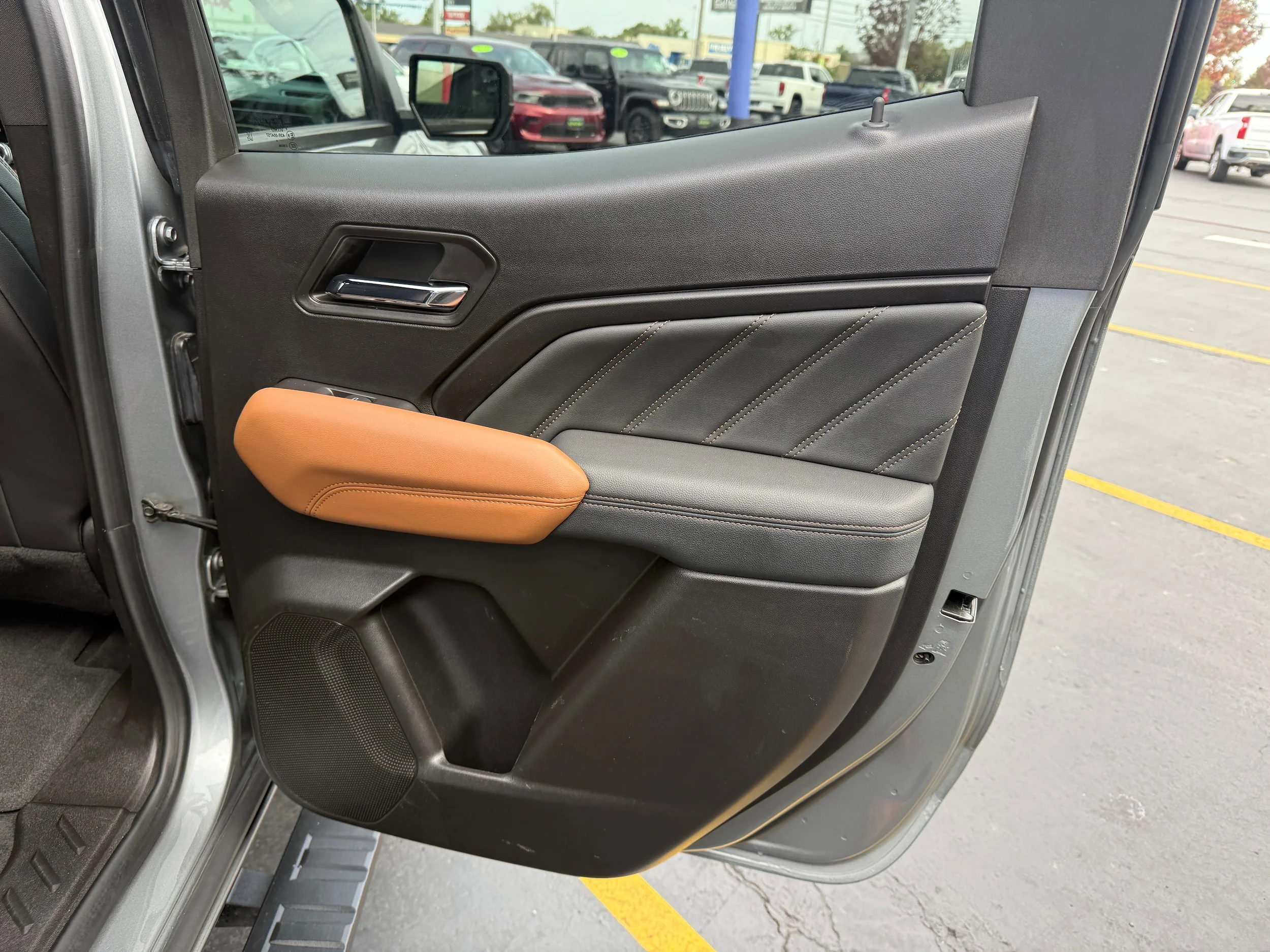 Used 2024 Gray GMC 4WD AT4 image 23