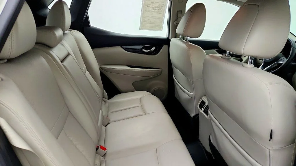 Used 2019 Pearl White Tricoat Nissan AWD SL w/ Premium Package, Moonroof & Bose Audio image 22