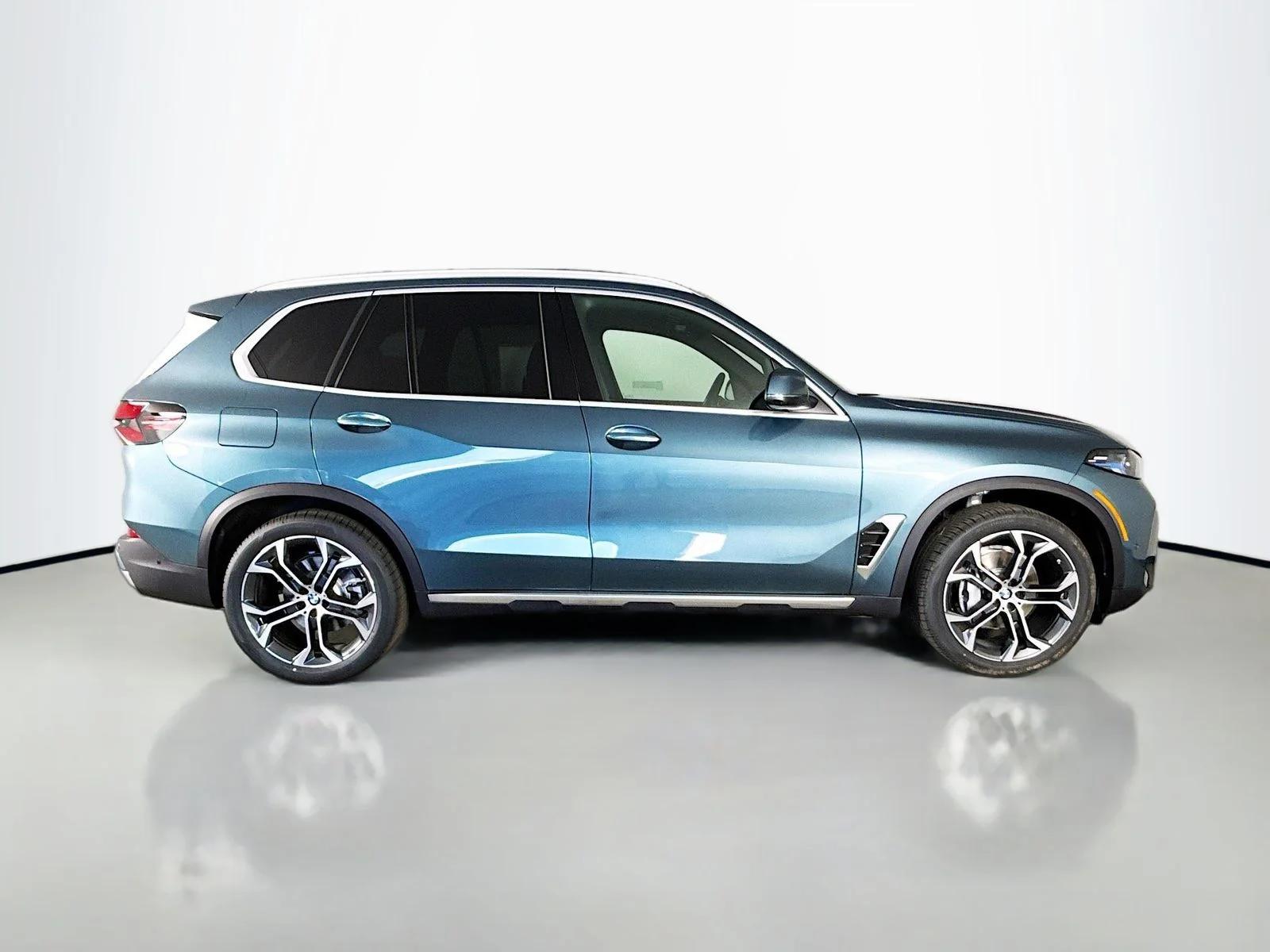 New 2026 Blue Ridge Mountain Metallic BMW xDrive40i image 8