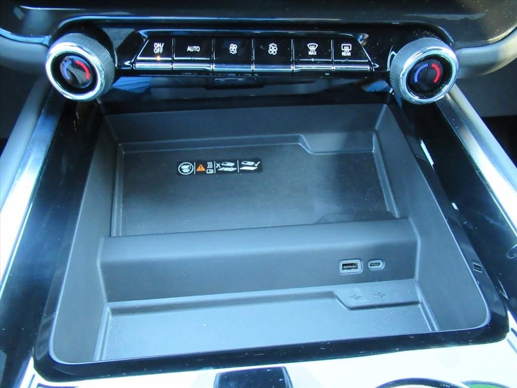 Used 2025 Gray Chevrolet Z71 image 25