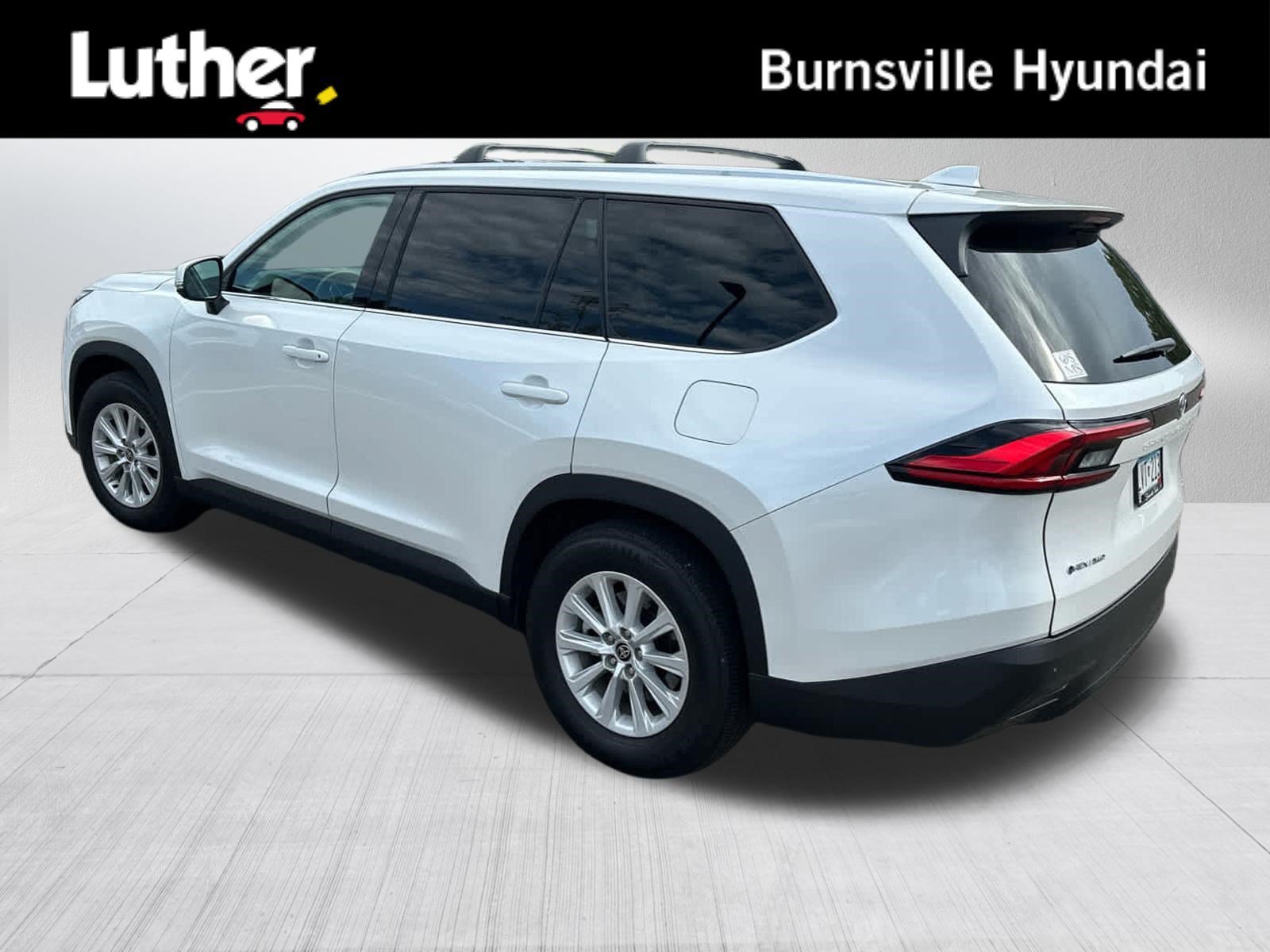 Used 2024 Wind Chill Pearl Toyota Hybrid XLE image 1