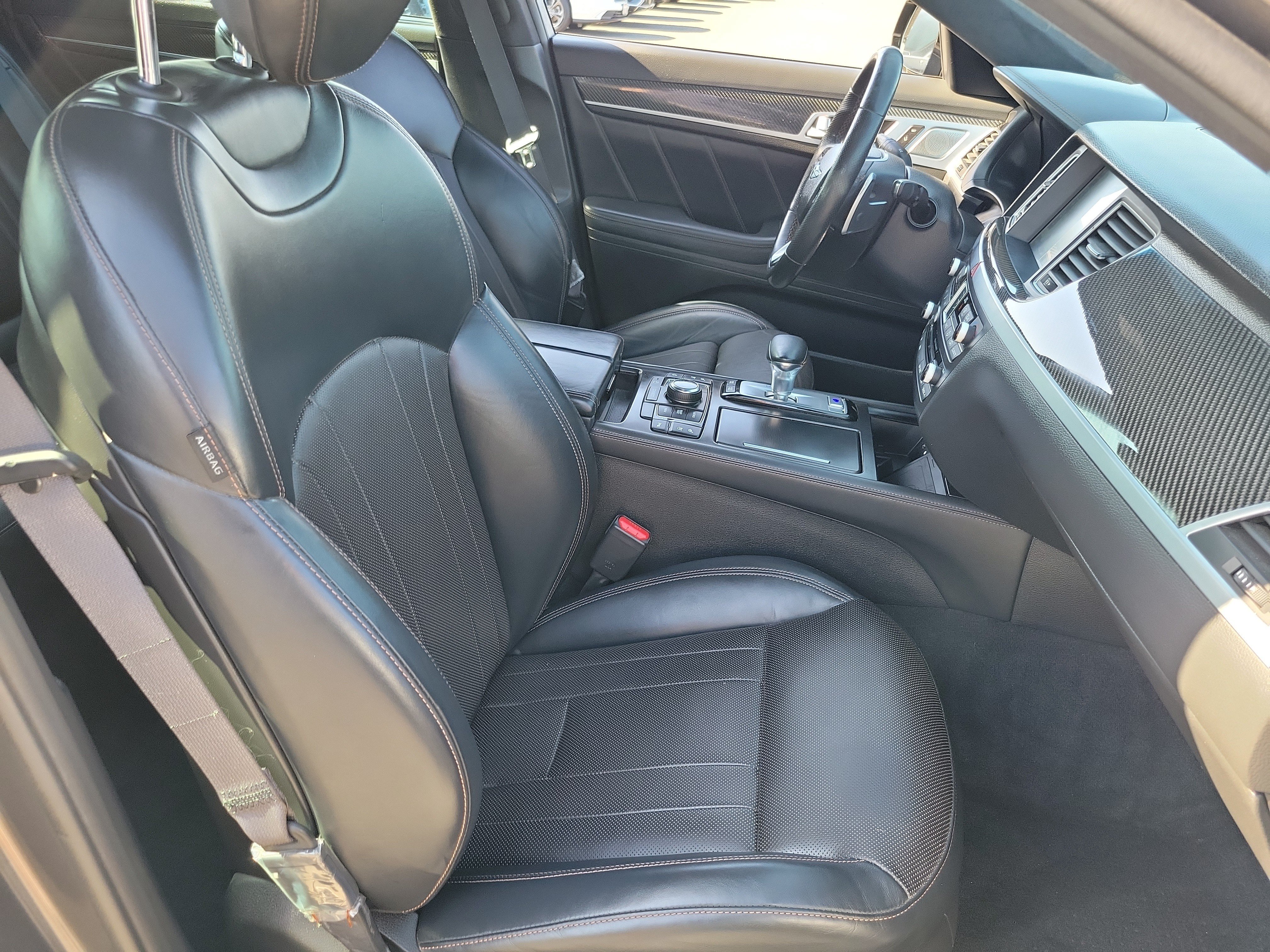 Used 2019 Himalayan Gray Genesis 3.3T Sport image 21