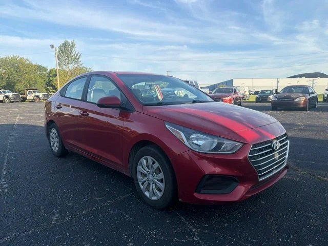 Used 2020 Red Hyundai SE image 1