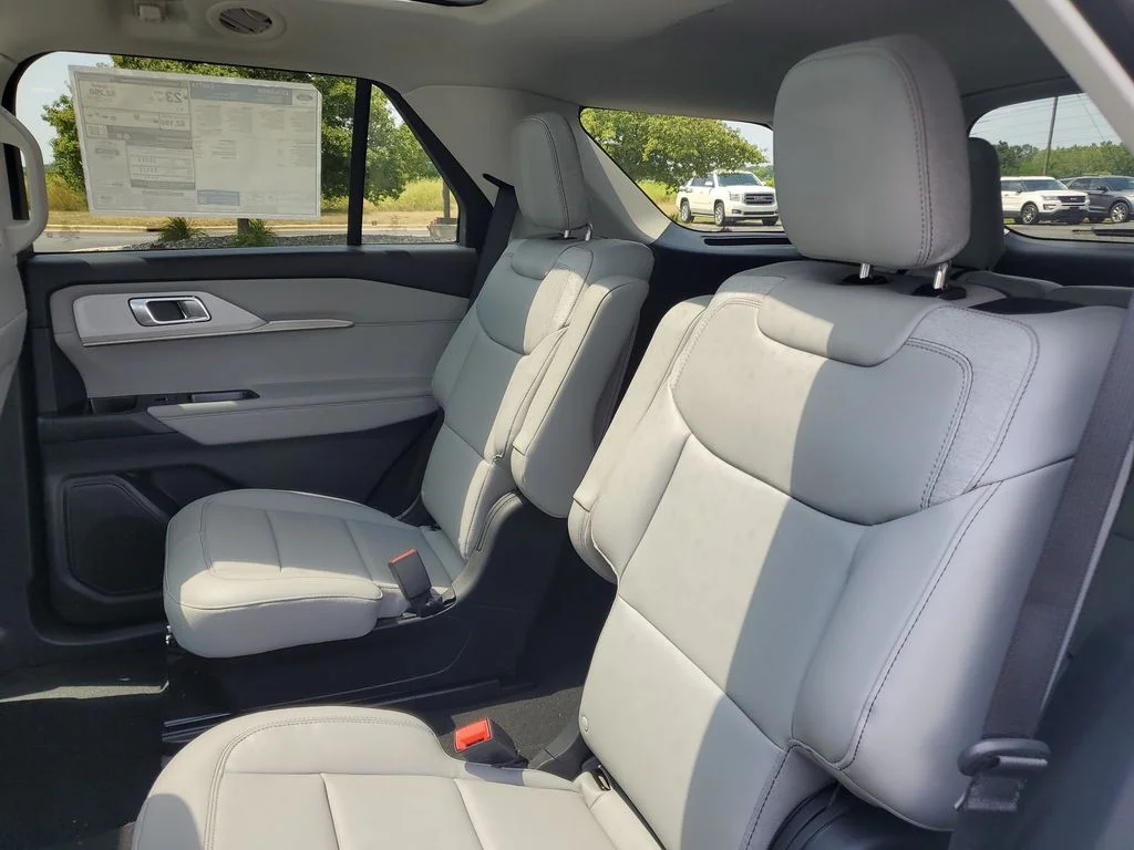 New 2026 Space White Metallic Ford Active image 25