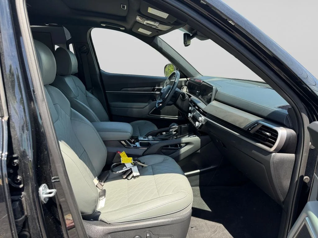 Used 2024 Black Kia EX X-Line image 17