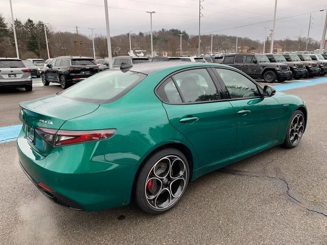 New 2026 Verde (Green) Fangio MetallicExterior Paint Alfa Romeo Veloce AWD image 7