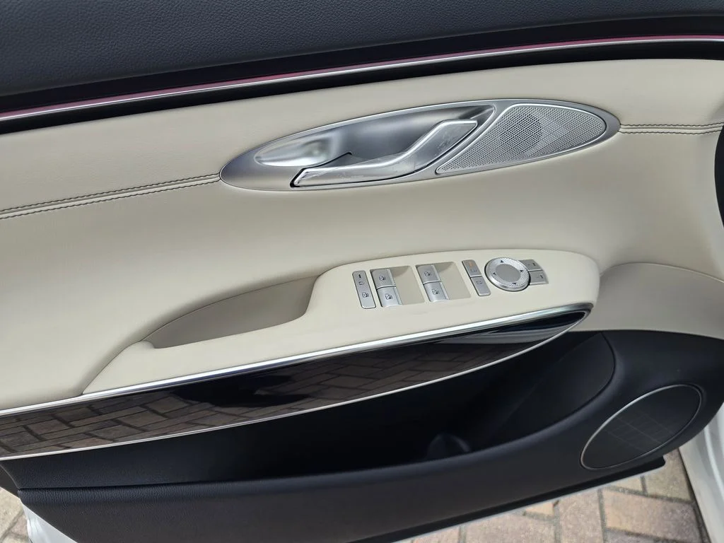 New 2026 White Genesis 2.5T image 17