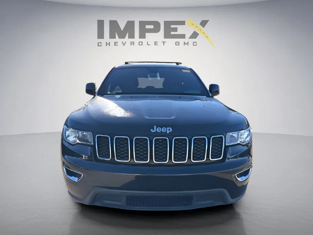 Used 2018  Jeep Laredo E image 8