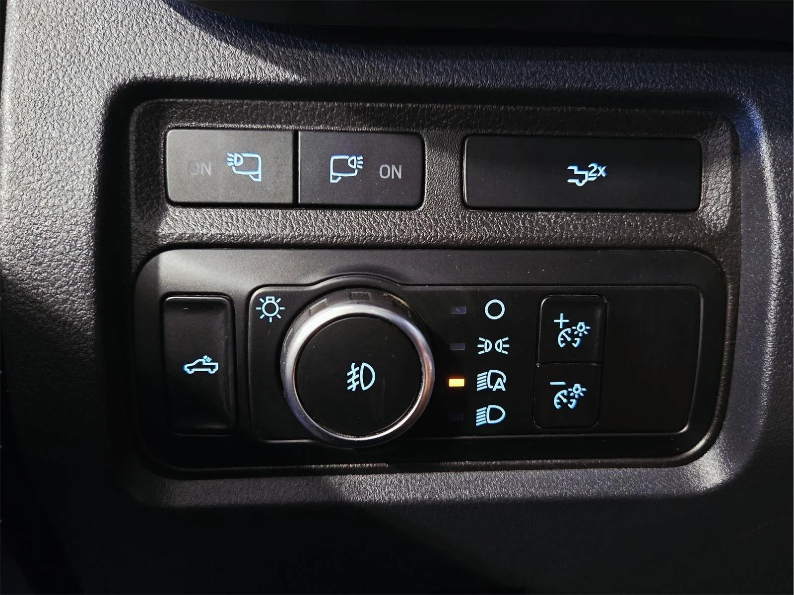 Used 2024 Iconic Silver Ford LARIAT image 26