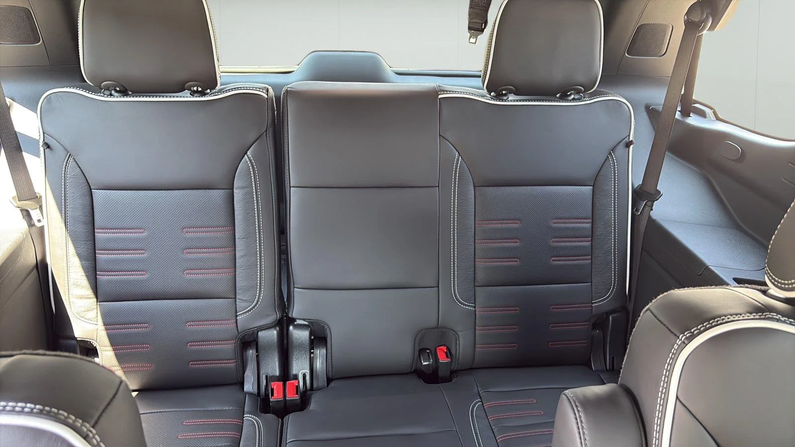 2026 GMC Yukon AT4 Ultimate - Photo 17