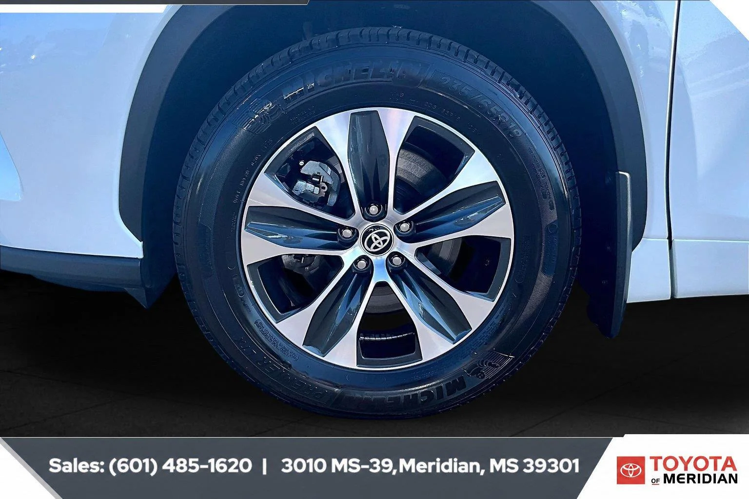 Used 2026 Wind Chill Pearl Toyota XLE image 7