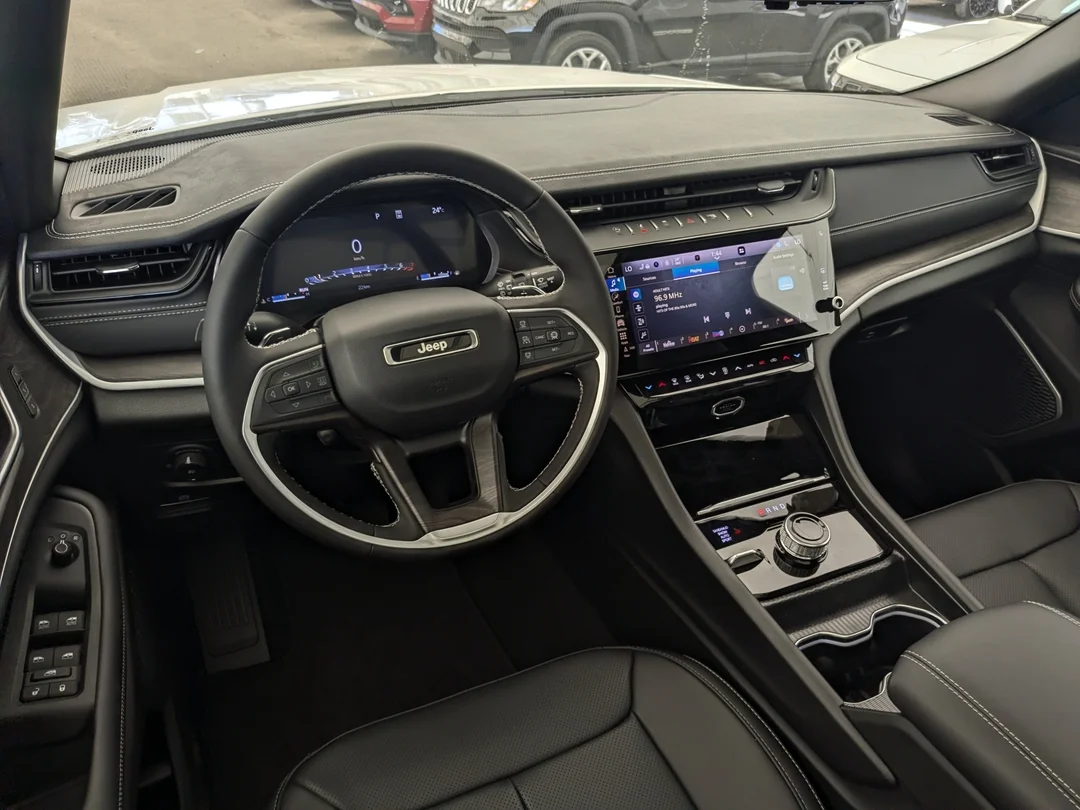 New 2026 White Jeep Limited - - 4x4 - 20 Gloss Black Wheels - Pano Sunroof - 6-Pass Seating - FamCam & More! image 25