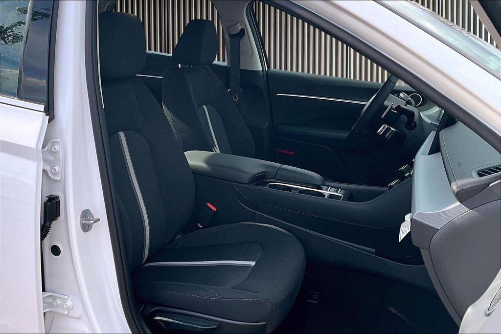 New 2026 Serenity White Hyundai SEL Sport image 9