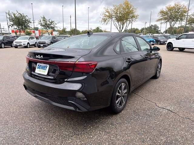 Used 2022 Aurora Black Kia LXS image 5