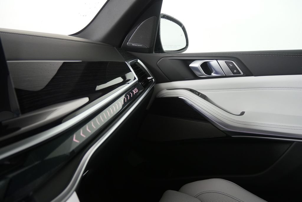 Used 2026 Skyscraper Grey Metallic BMW xDrive40i image 25