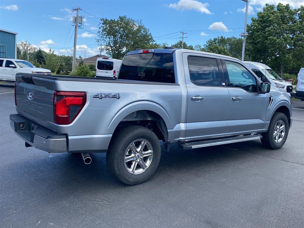 Used 2025 Iconic Silver Ford XLT image 10