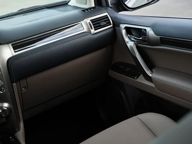 Used 2020 Silver Lexus 460 image 31