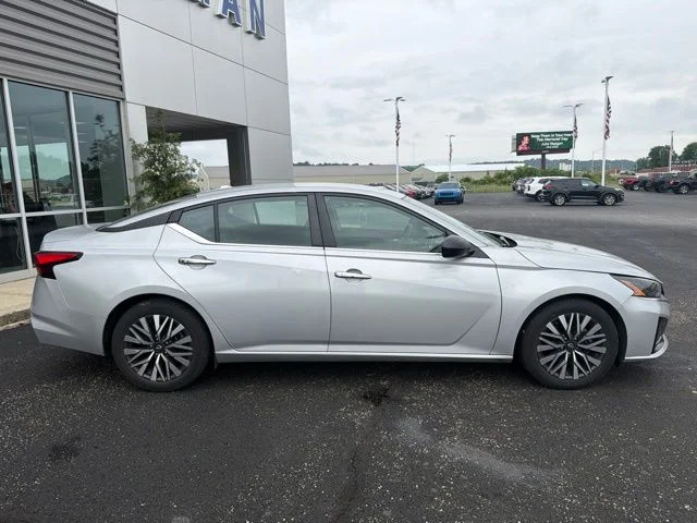 Used 2024 Nissan Altima SV with VIN 1N4BL4DV1RN338672 for sale in Martinsville, IN