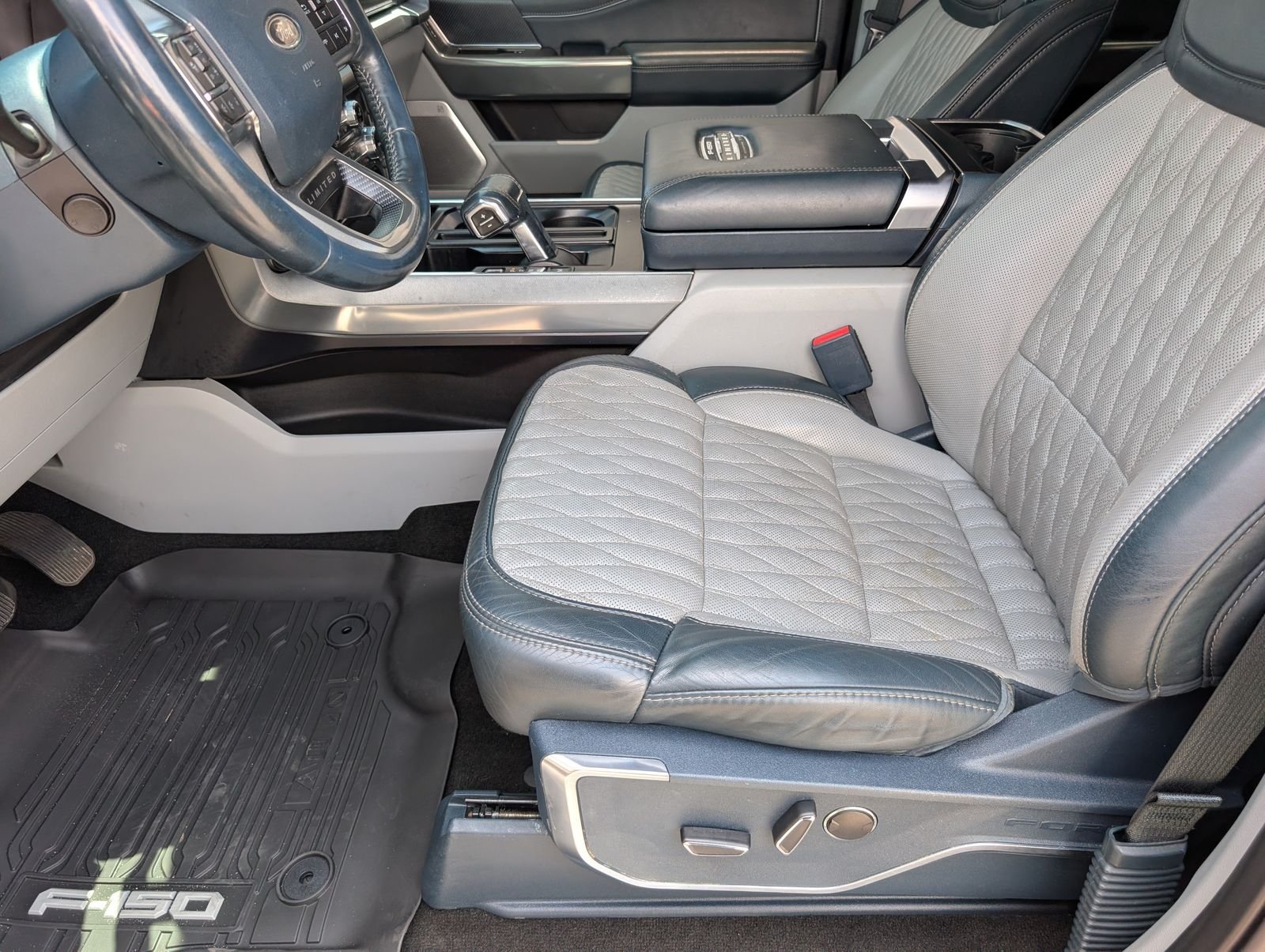 Used 2022 Black Metallic Ford Limited image 14