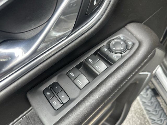 Used 2021 Gray Chevrolet Z71 image 26