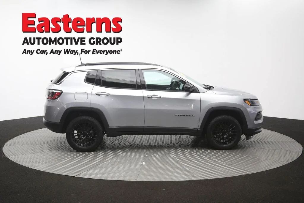 Used 2022 Silver Jeep Latitude image 43