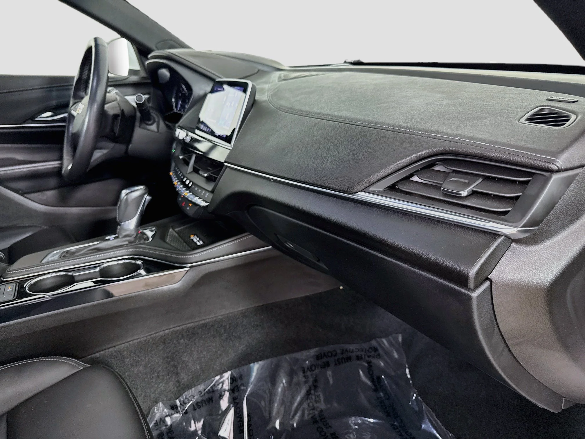 Used 2022 SUMMIT WHITE Cadillac Luxury image 32