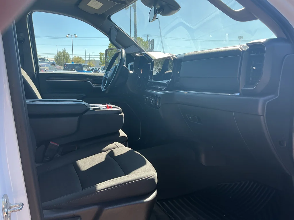 Used 2025 SUMMIT WHITE Chevrolet LT image 13