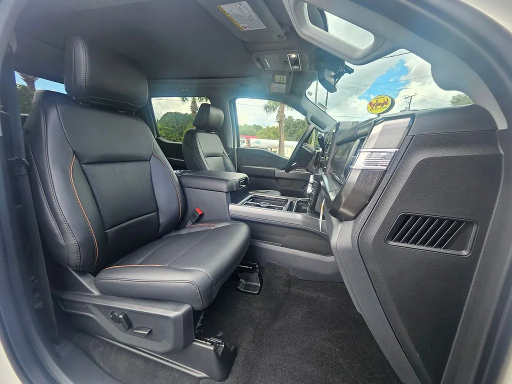 New 2026 Star White Metallic Tri-Coat Ford F-250® Lariat® image 30