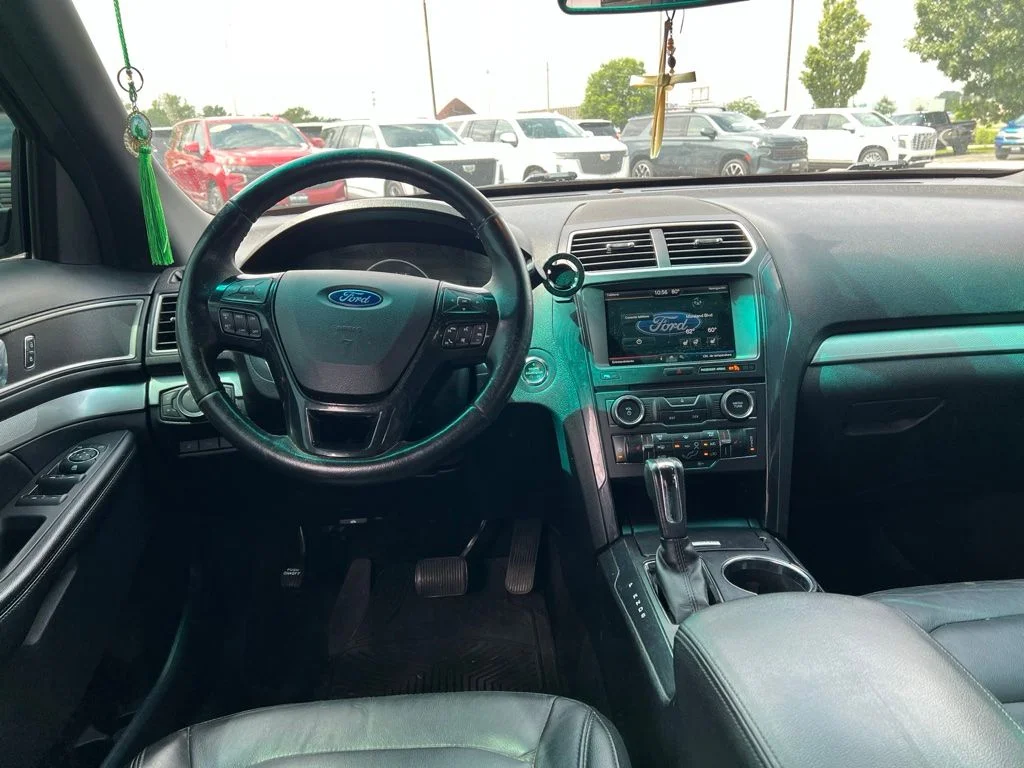 Used 2016 Red Ford XLT image 9