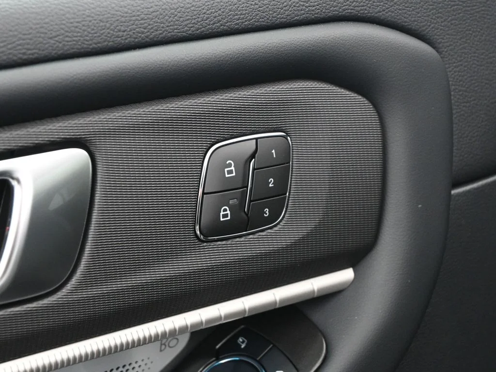 New 2026 Carbonized Gray Metallic Ford Tremor image 10