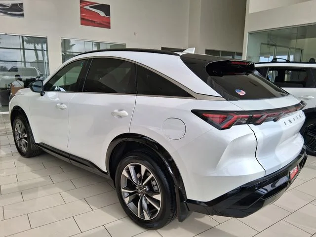 New 2027 RADIANT WHITE INFINITI Luxe AWD image 4