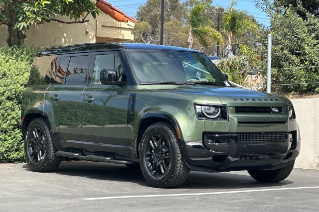 New 2026 Woolstone Green Land Rover X-Dynamic SE image 7