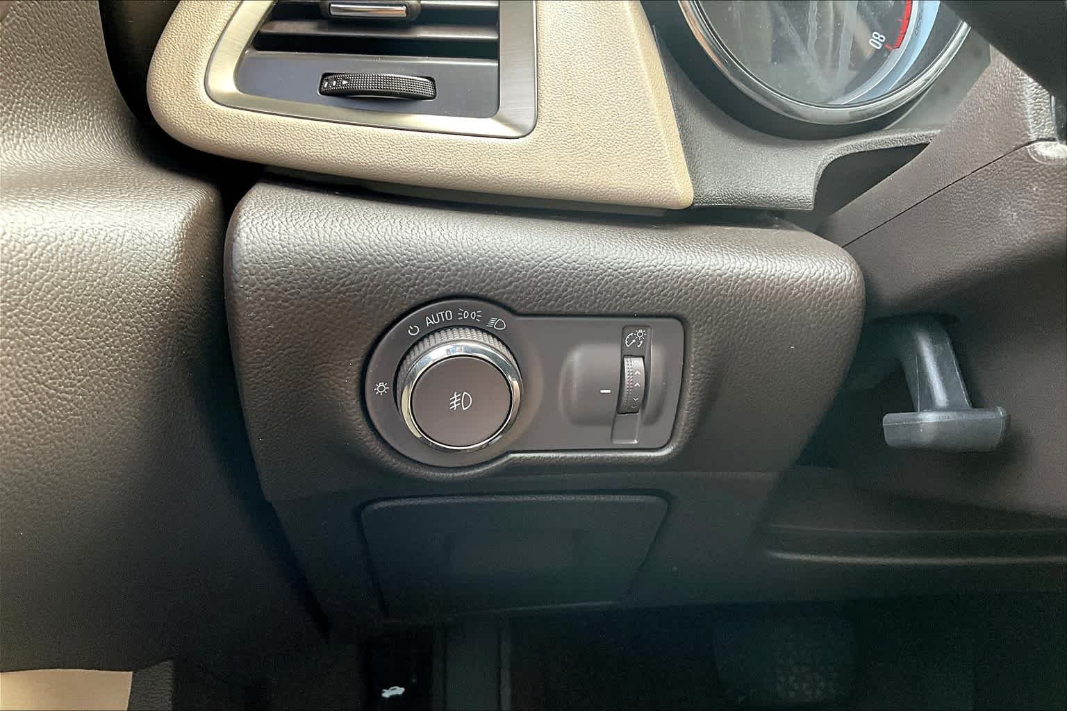 Used 2015 White Diamond Tricoat Buick Leather Group image 35