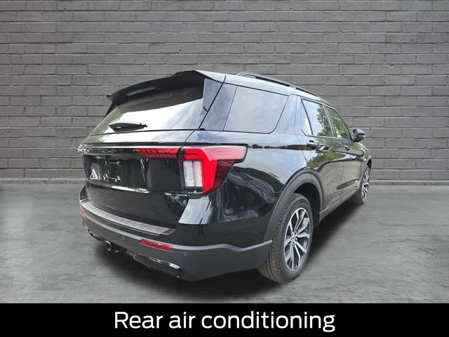 New 2027 Agate Black Metallic Ford ST-Line image 7