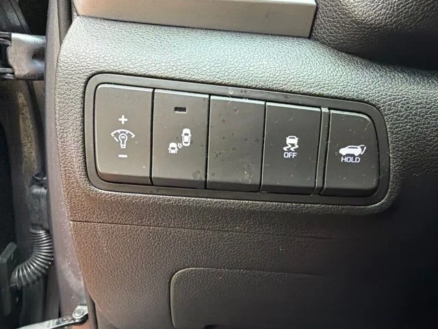 Used 2018 Coliseum Gray Hyundai Value image 20