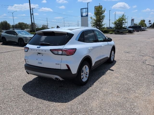 Used 2021 White Ford SE image 17