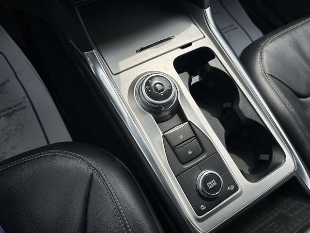 Used 2023 Silver Ford Limited image 23