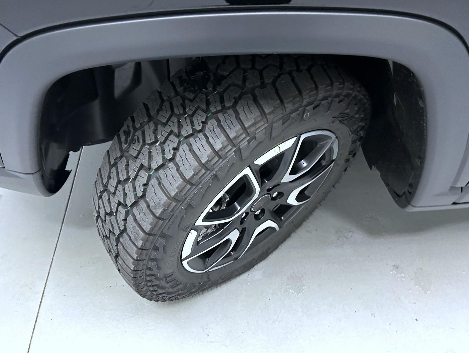 New 2026 Diamond Black Crystal Pearl-Coat Exterior Paint Jeep Trailhawk image 23