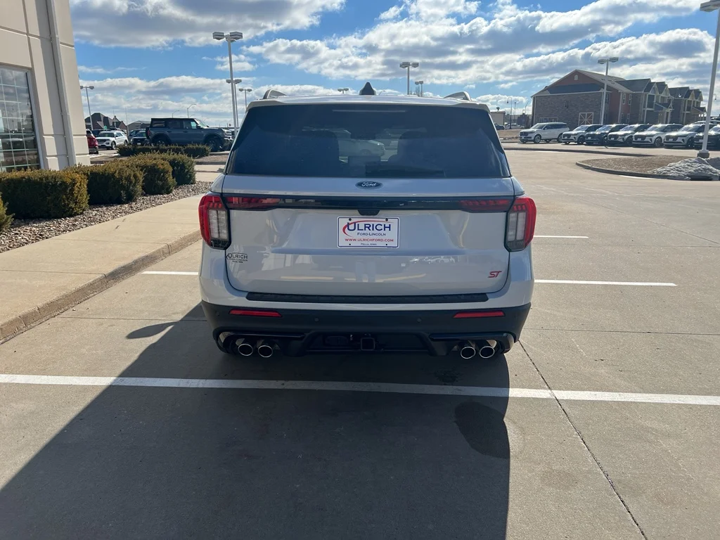 2026 Ford Explorer ST - Photo 9
