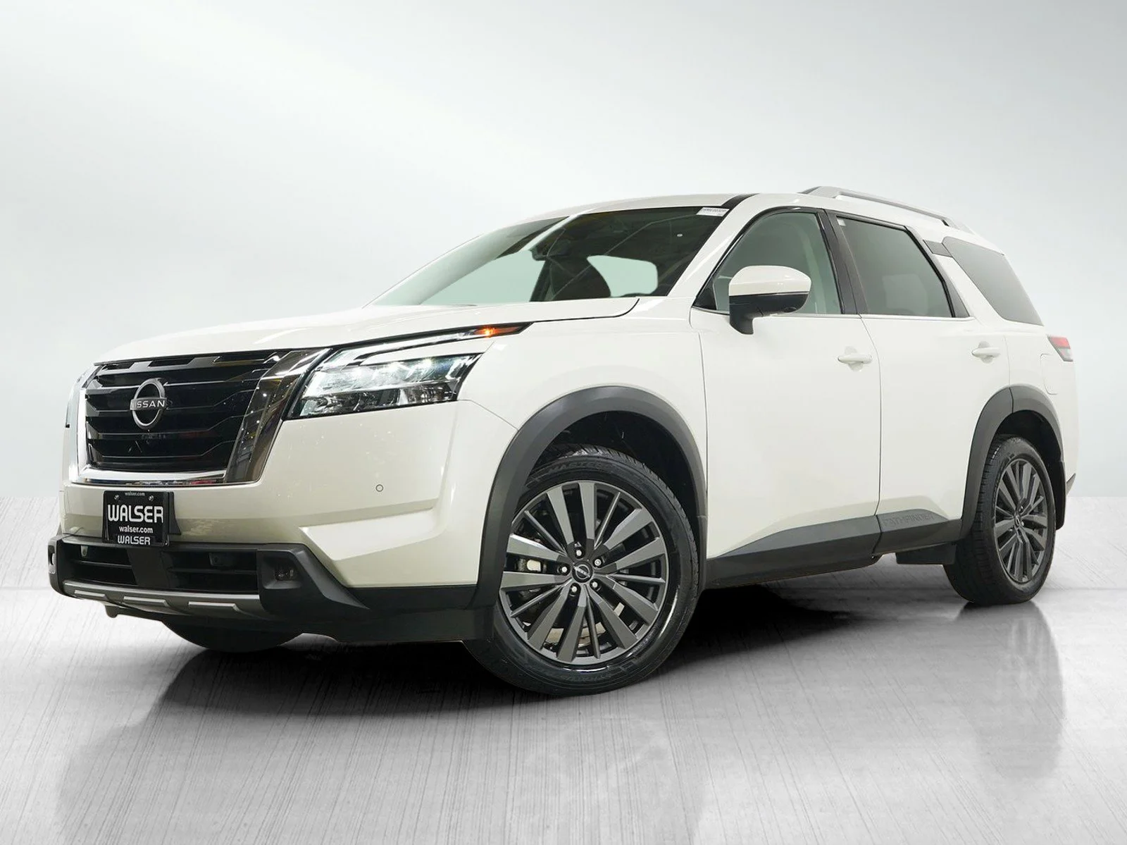 2023 Nissan Pathfinder SL 4WD's photo