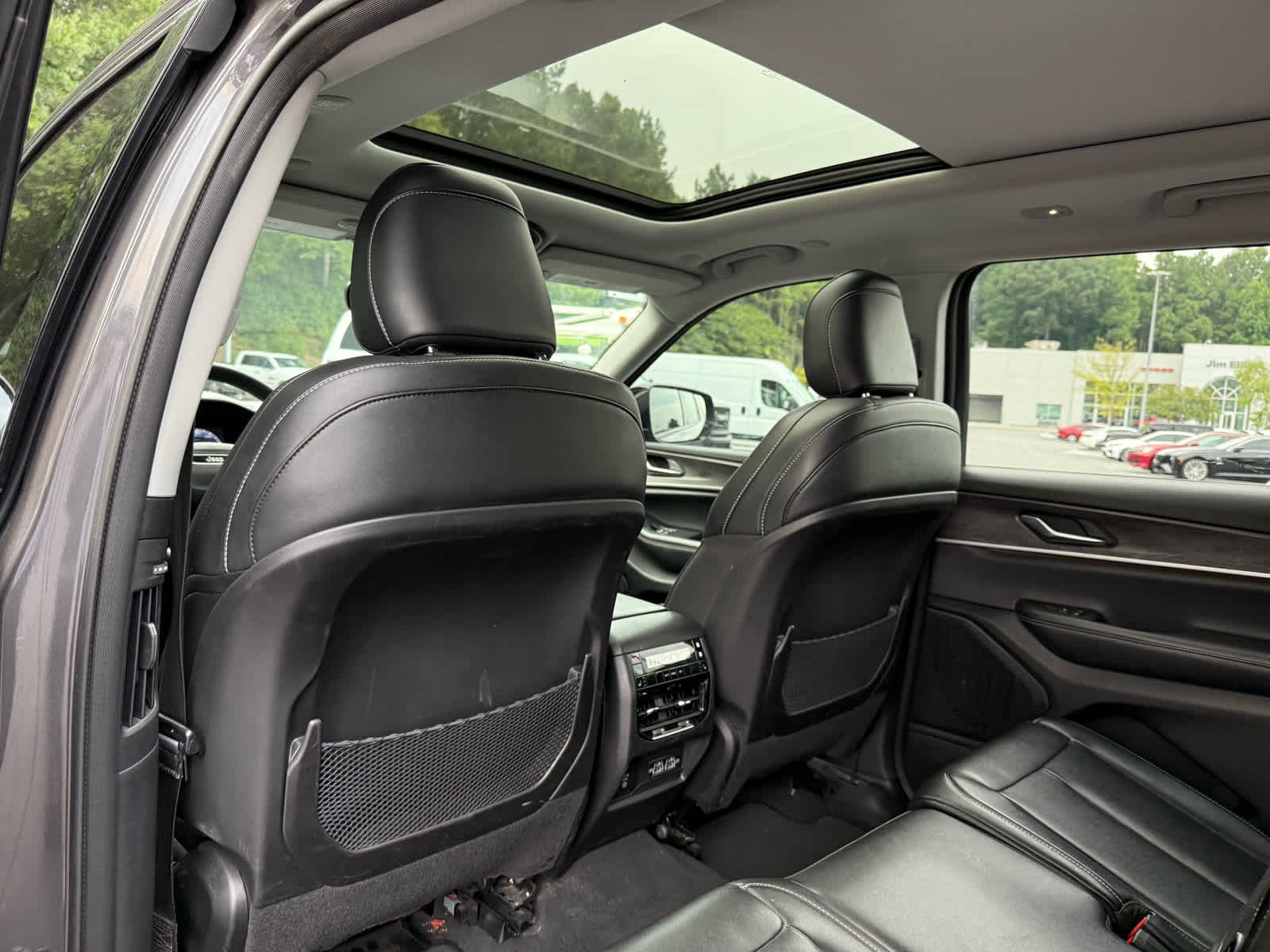 Used 2023 Baltic Gray Metallic Clearcoat Jeep Limited image 27