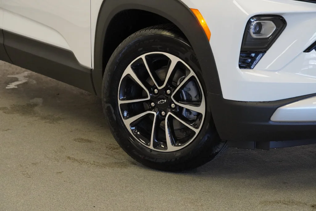 New 2026 Summit White Chevrolet LT image 9